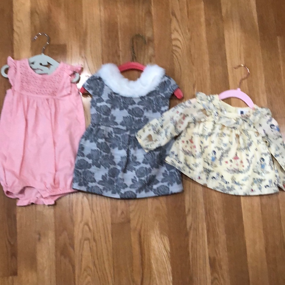 Bundle of 6-12M girl clothes.